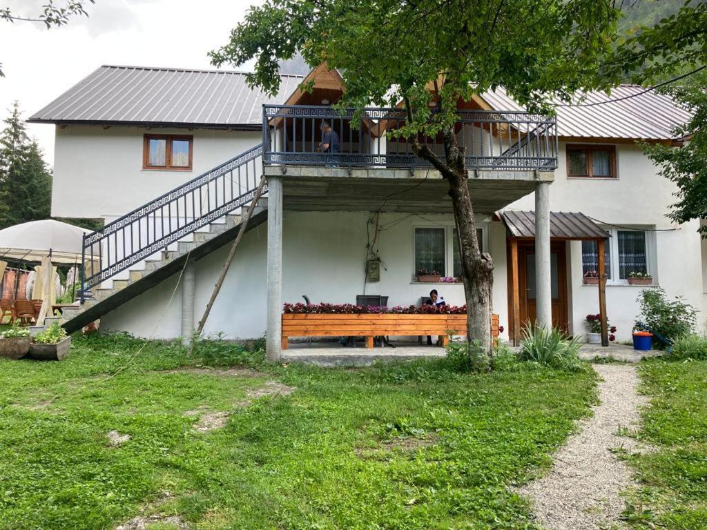 Bujtina Arturi Hotel Valbone Buitenkant foto